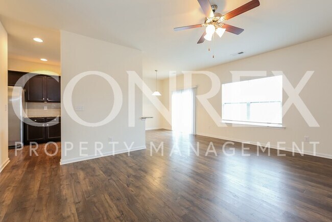 Building Photo - Stunning 5 Bedroom with Fenced Backyard!