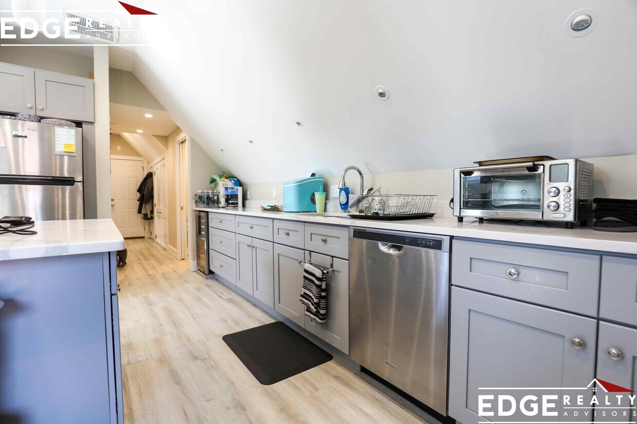 Foto principal - 129 Murdock St