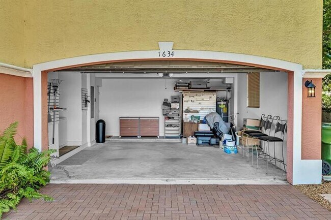 Foto del edificio - 1634 NE 5th Ct