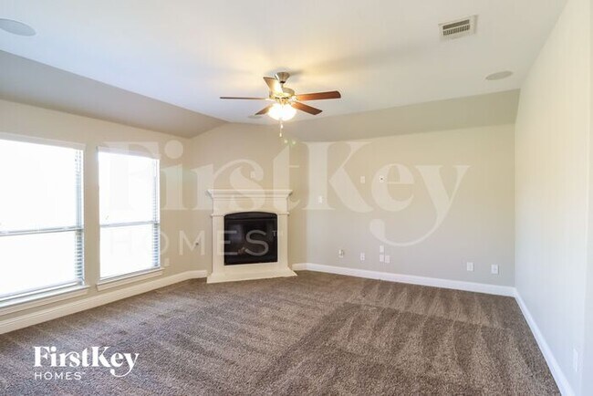 Foto del edificio - 4313 Lakeview Dr