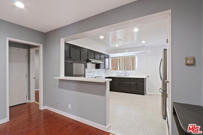 Foto del edificio - 820 N Beaudry Ave