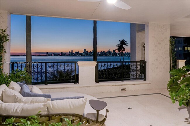 Foto del edificio - 4822 Fisher Island Dr