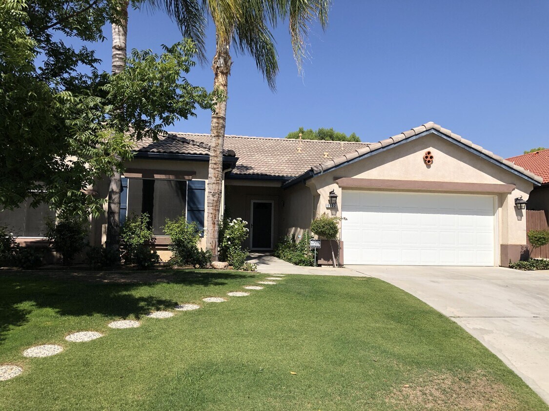 1102 Bluestone River Way, Bakersfield, CA 93311 House Rental in