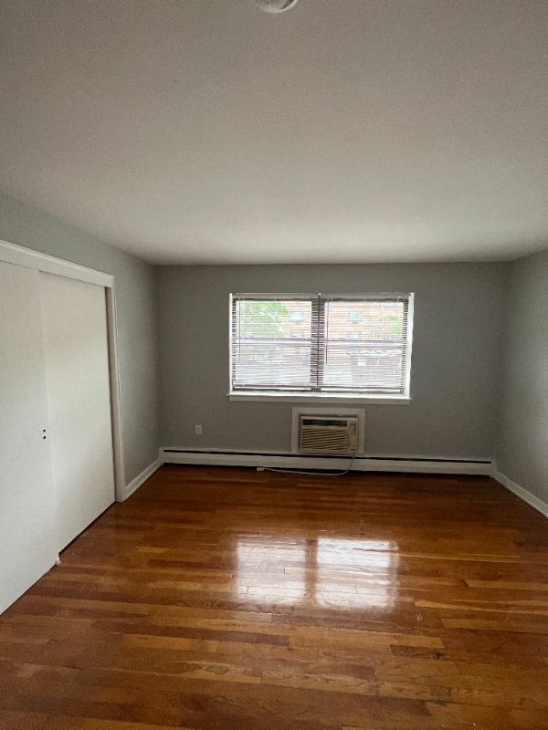 Building Photo - 137 Evergreen Ave