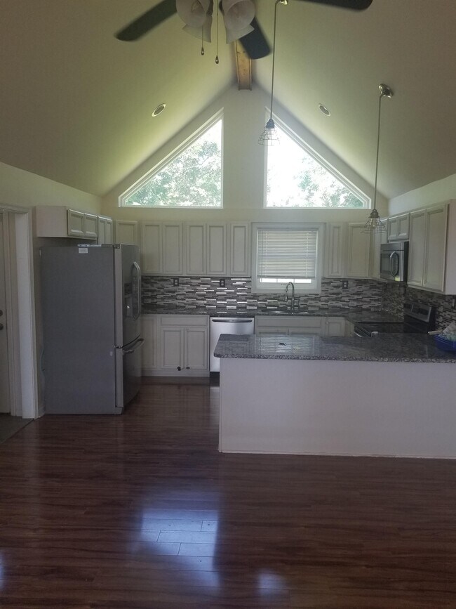 Building Photo - 205 King David Dr