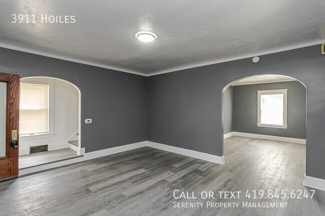 Foto del edificio - 3911 Hoiles-