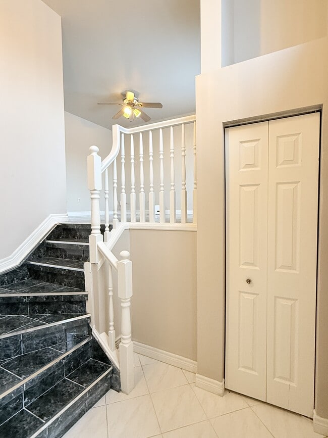 Building Photo - 800 Cabana Road E