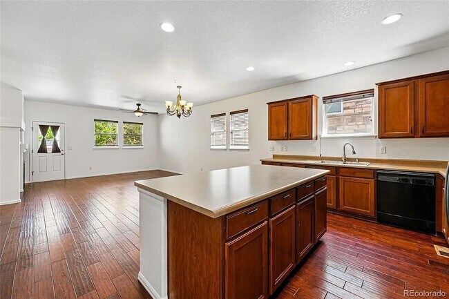 Foto del edificio - Spacious 4BR House in Aurora