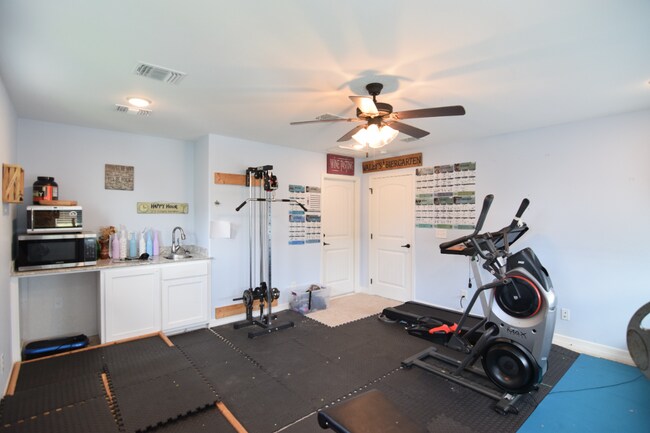 Foto del edificio - 2340 Pirtle Dr