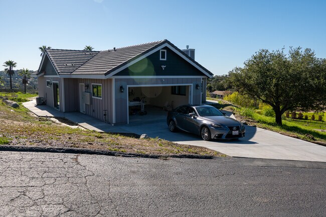 Building Photo - 9941 Los Nidos Ln