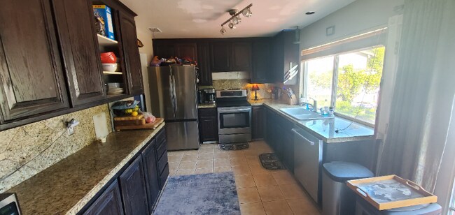 Foto del edificio - 1640 Baywood Dr