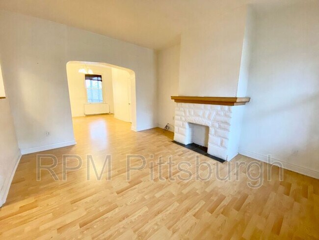 Building Photo - 117 Dunlap St