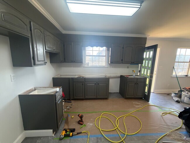 Foto del edificio - Spacious 4bd 2b home!