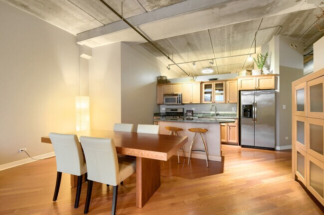 Foto del edificio - 811 W 15th Pl