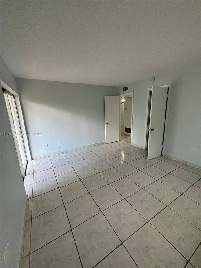 Building Photo - 8101 SW 73rd Ave