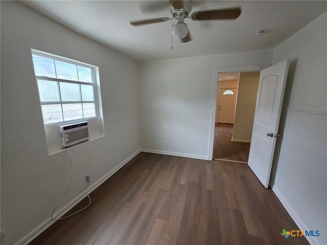 Building Photo - 702 San Antonio Ave