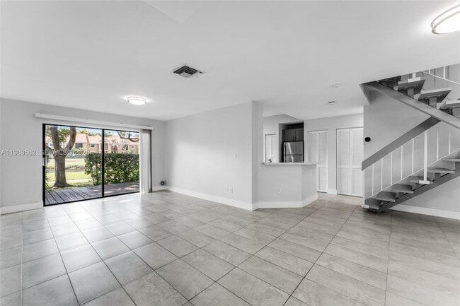 Building Photo - 10450 SW 154th Ct