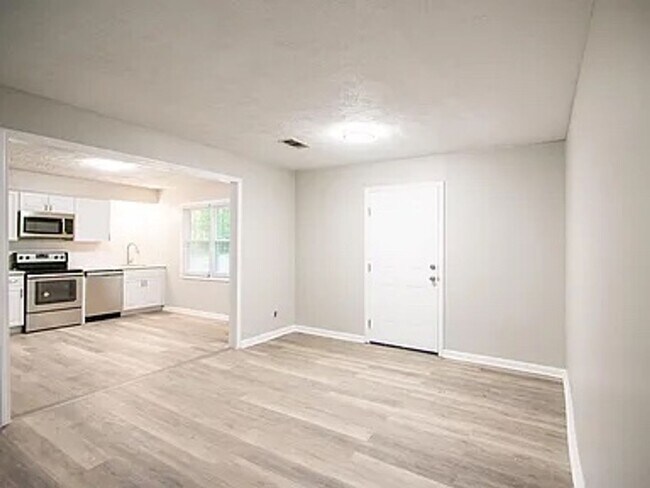 Foto del edificio - 4637 Rowland Ave