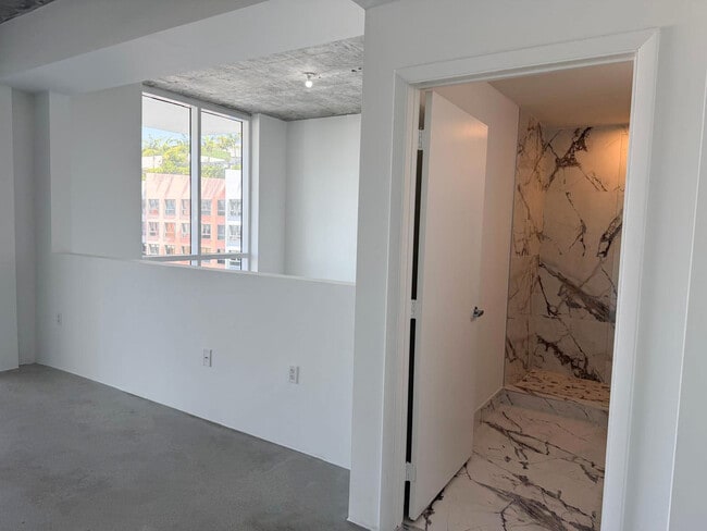 Building Photo - Cynergi Lofts at Wynwood
