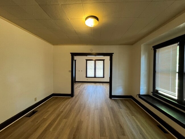 Building Photo - Everett Street Duplex