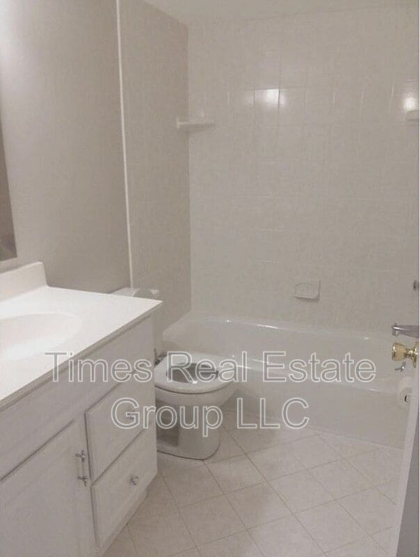 Foto del edificio - 400 Drummers Ln