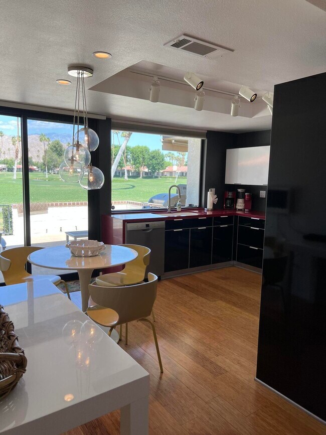 Foto del edificio - 47 Marbella Dr