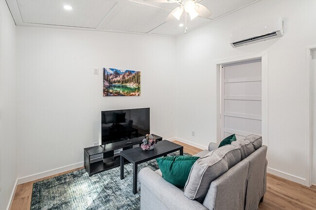 Foto del edificio - 720 Pritchett Ln