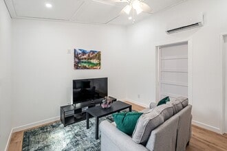 Building Photo - 720 Pritchett Ln
