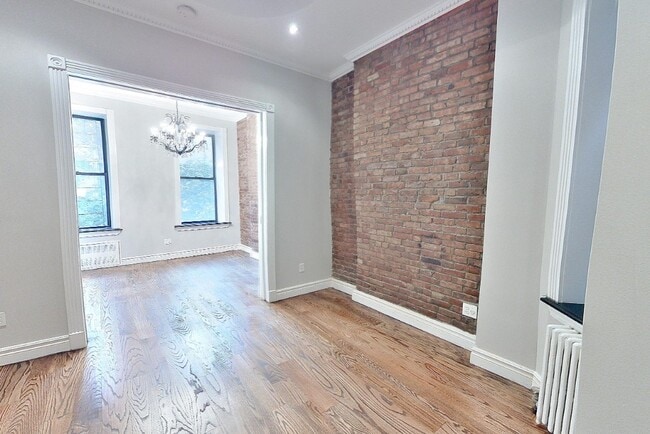 Building Photo - 246 Mott St