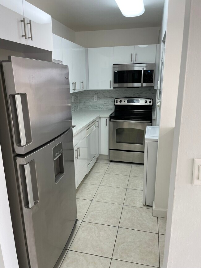 Foto del edificio - 8261 NW 8th St