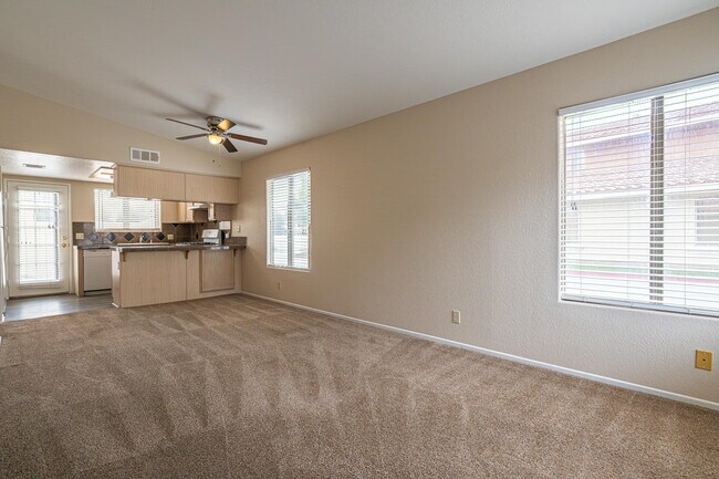 Building Photo - 450 Tava Ln