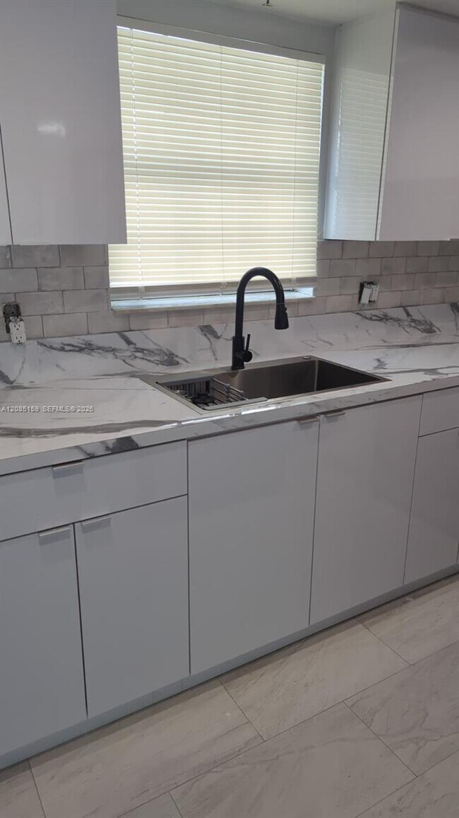Foto del edificio - 2323 Linton Ridge Cir