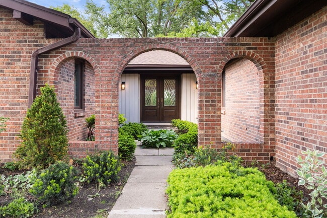 Building Photo - 4024 Picardy Dr