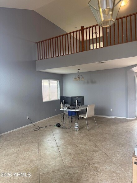 Foto del edificio - 15587 W Gross Ave