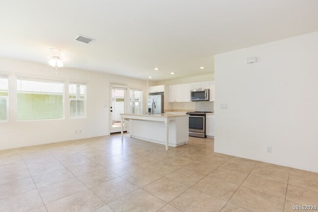 Building Photo - Available 6/1/25  Ocean Pointe 4 bdrm/3 ba...