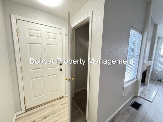 Foto del edificio - 2319 Blue Haven Ln
