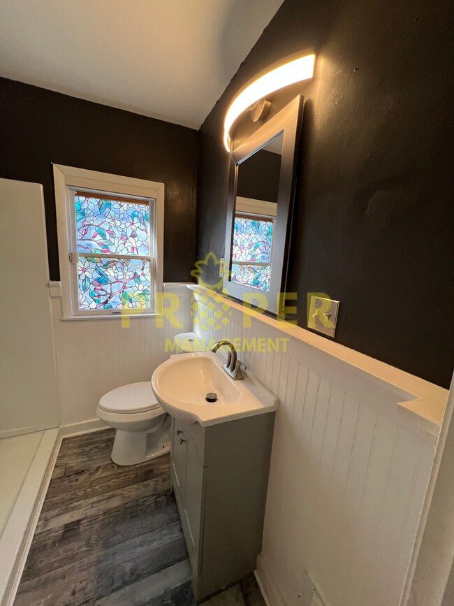 Foto del edificio - 4 bedrooms 1 bathrooms house for rent