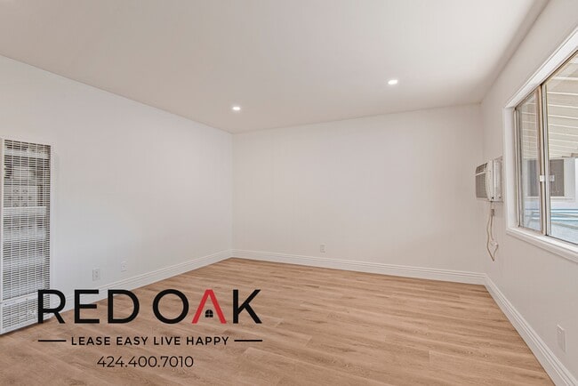 Building Photo - Luminous and Welcoming One Bedroom with Ga...