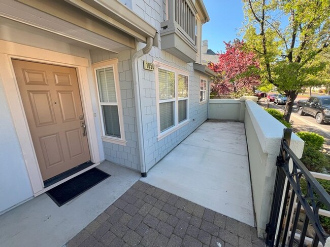 Foto del edificio - 1654 Lone Oak Trail