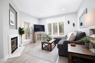 Building Photo - 2419 Fifth Avenue-SI FL1-ID1335156P