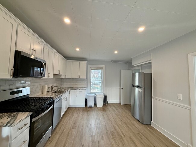 Building Photo - 56 Lincoln Rd