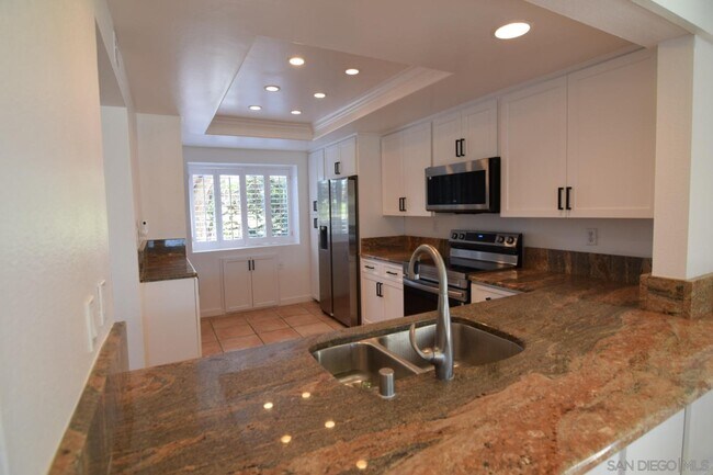 Building Photo - 2501 Navarra Dr