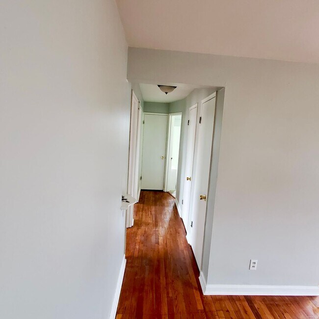 Foto del edificio - 1793 Crest Hill Ave