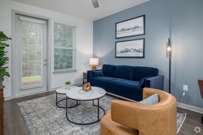 1BR, 1BA - 756SF - Living Room - Novo Sweetwater