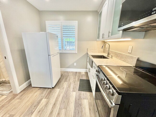 Foto del edificio - Fully Furnished Studio Near Nugget