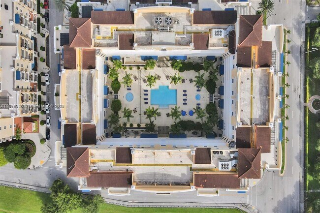 Foto del edificio - 8390 SW 72nd Ave