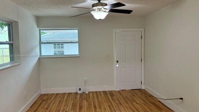 Foto del edificio - 4149 NW 23rd Ct