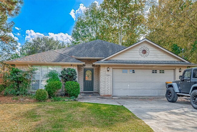 Foto del edificio - 7135 Woodland Oaks