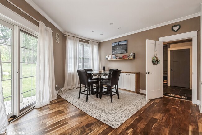 Building Photo - 694 Hart Rd