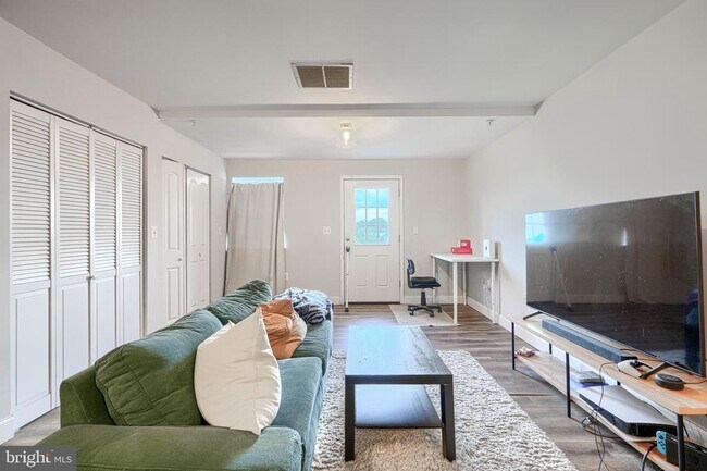 Foto del edificio - 1729 Guilford Ave